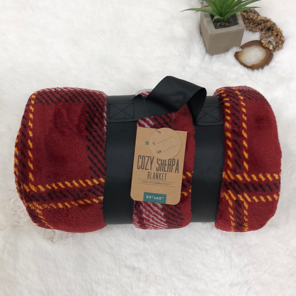 Northeast Outfitters Cozy Sherpa Blanket 50” x 60” Plaid